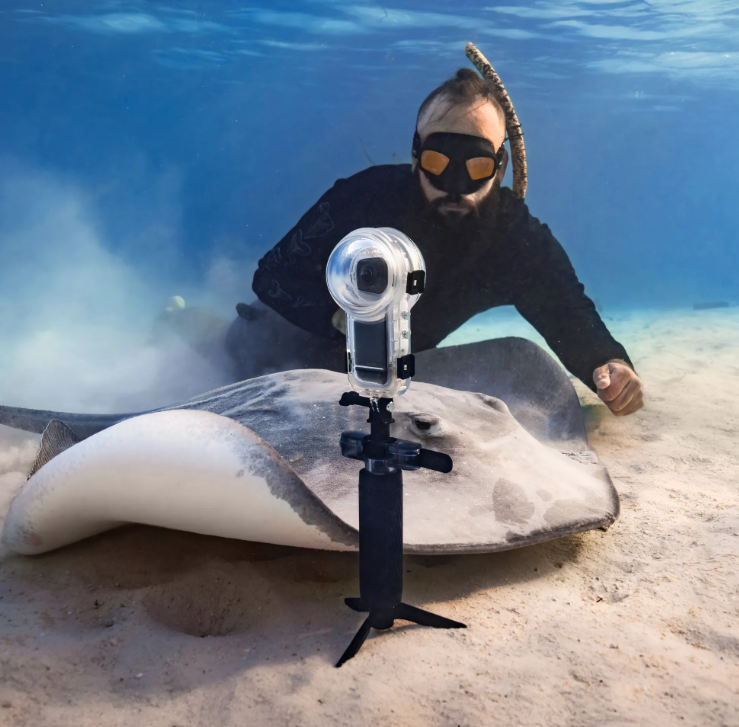 Insta360 Dive Buddy - Hands Free Water Accessory with Grip and Mount
